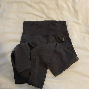 Lazuli label v seam sculpt leggings